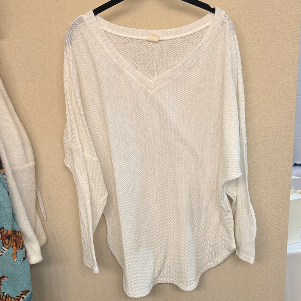 🎉🎉Women's White V-Neck Top